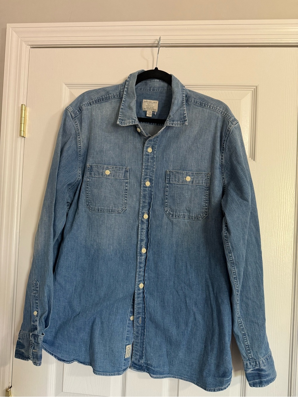 American Eagle Outfitters Men's Medium Wash Denim Button-Down Shirt XL